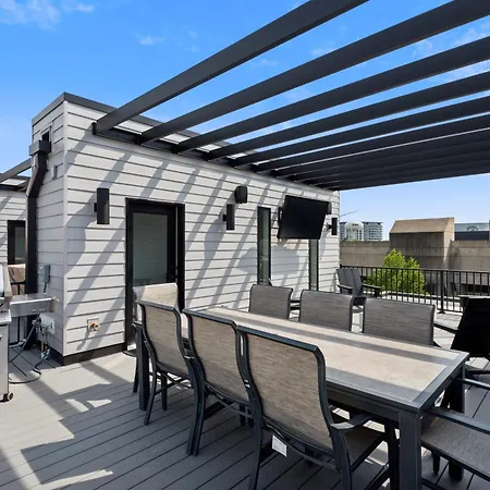 New Modern Townhome With Rooftop Patio Townhouse